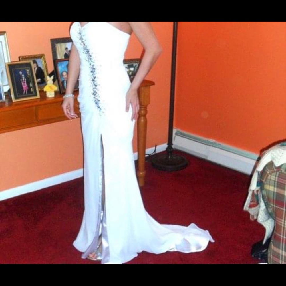 White beautiful prom dress !
